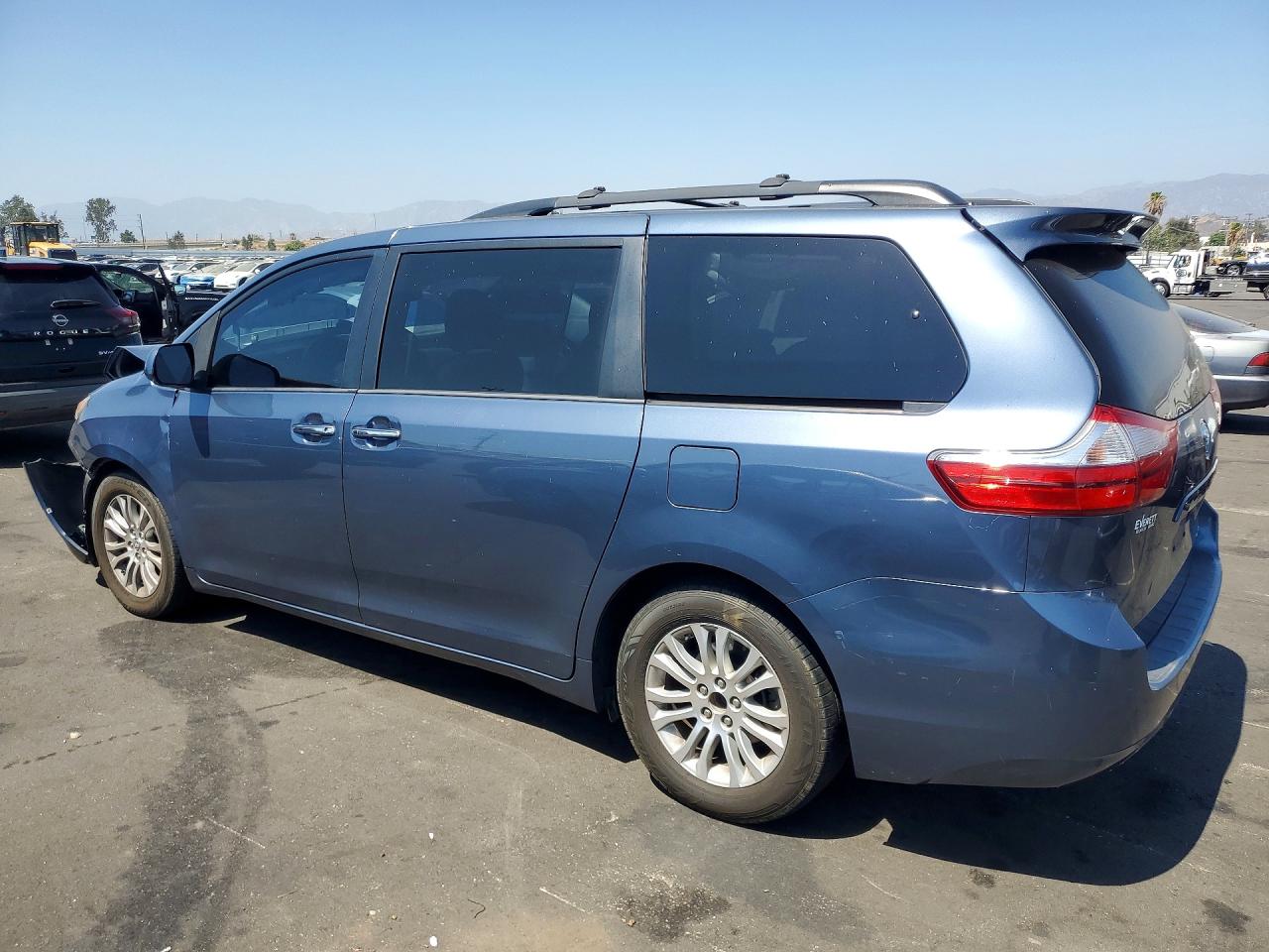 2015 TOYOTA SIENNA XLE 8-PASSENGER — снимка 2