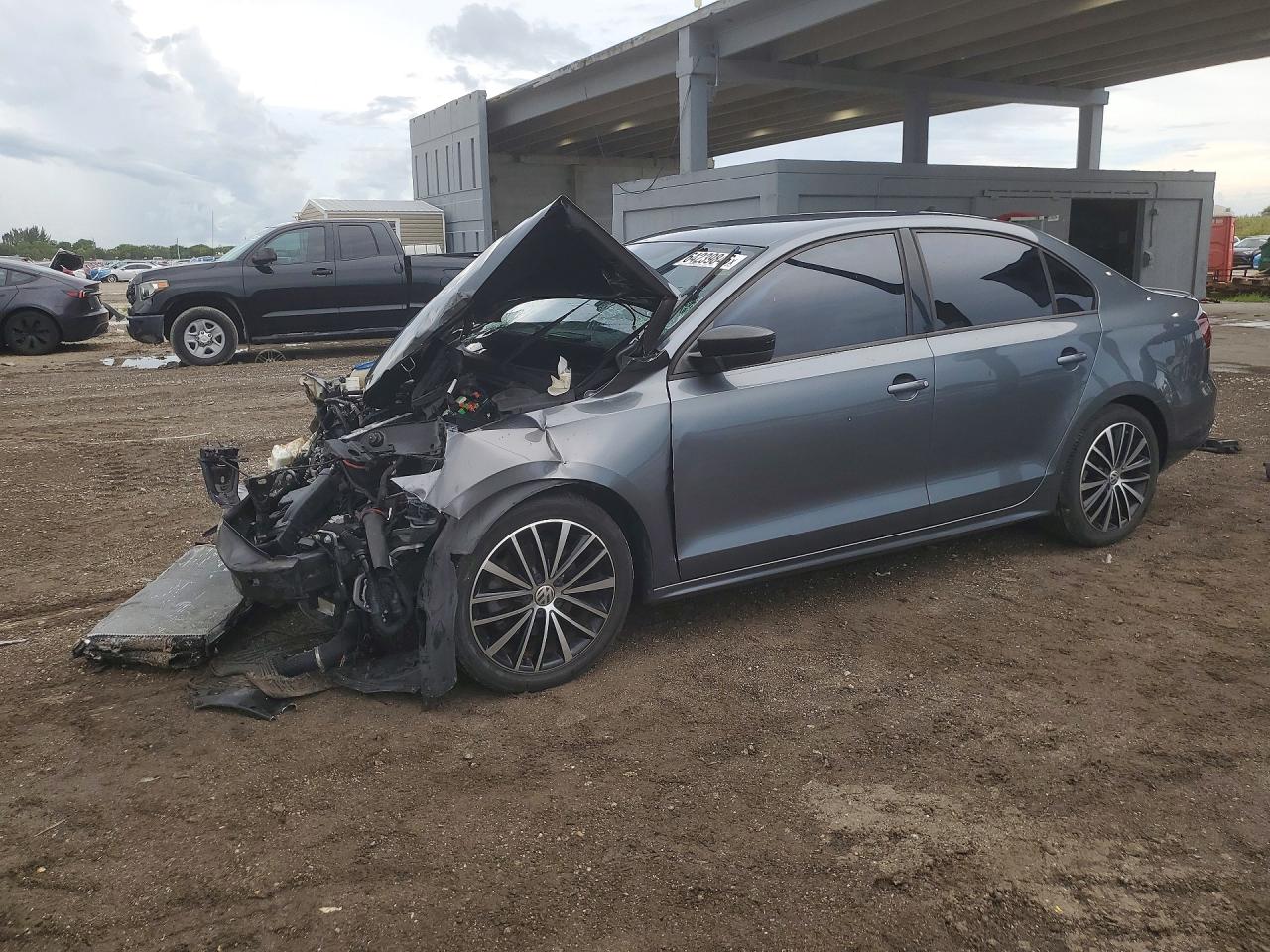 2016 VOLKSWAGEN JETTA SPORT