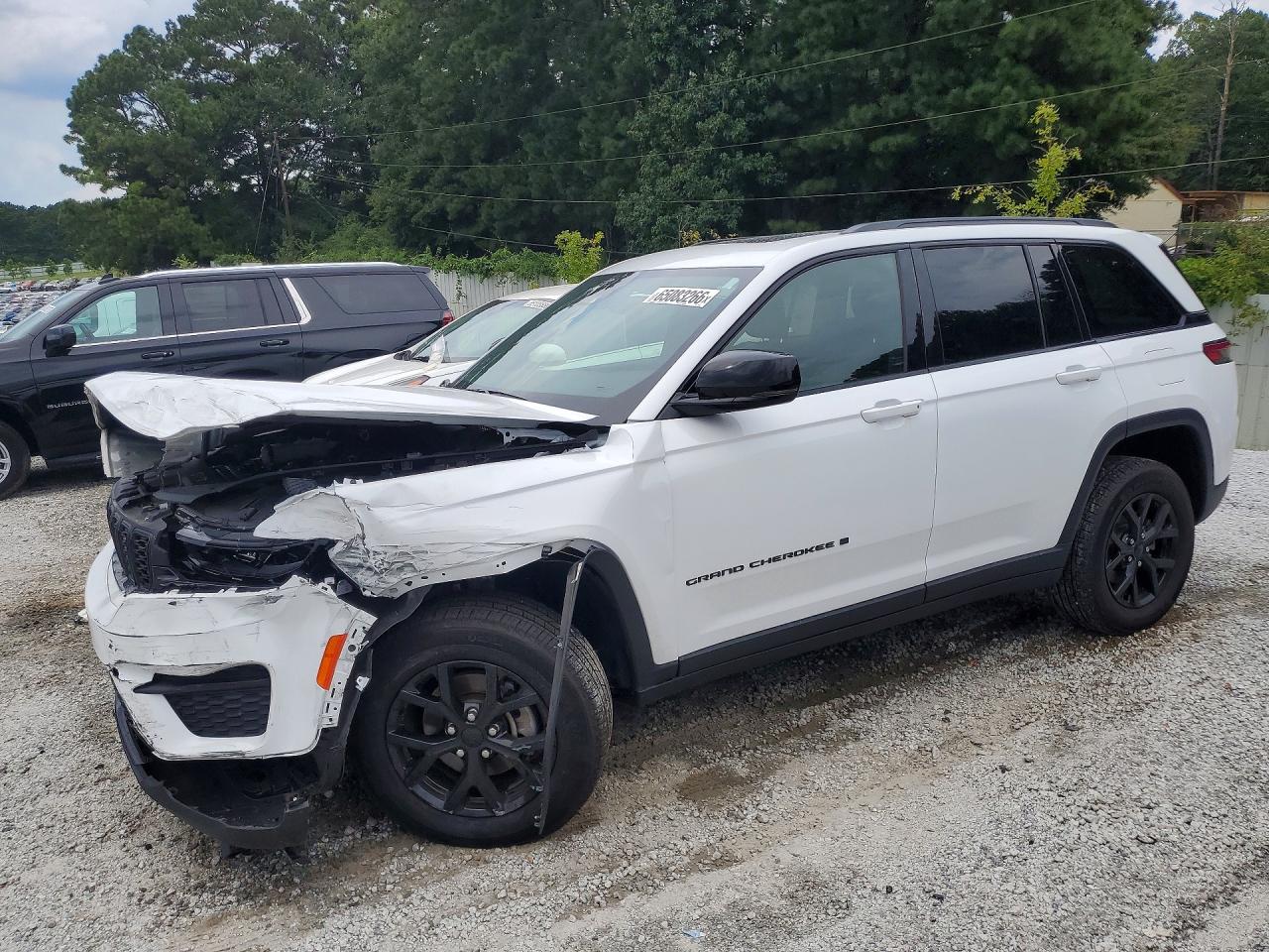 2025 JEEP GRAND CHEROKEE LAREDO