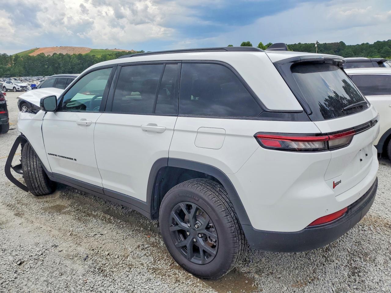 2025 JEEP GRAND CHEROKEE LAREDO — снимка 2