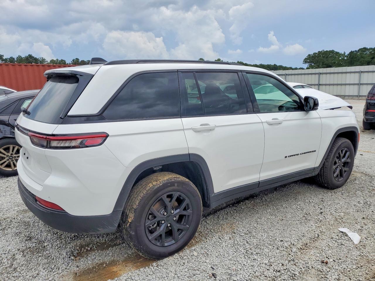 2025 JEEP GRAND CHEROKEE LAREDO — снимка 3