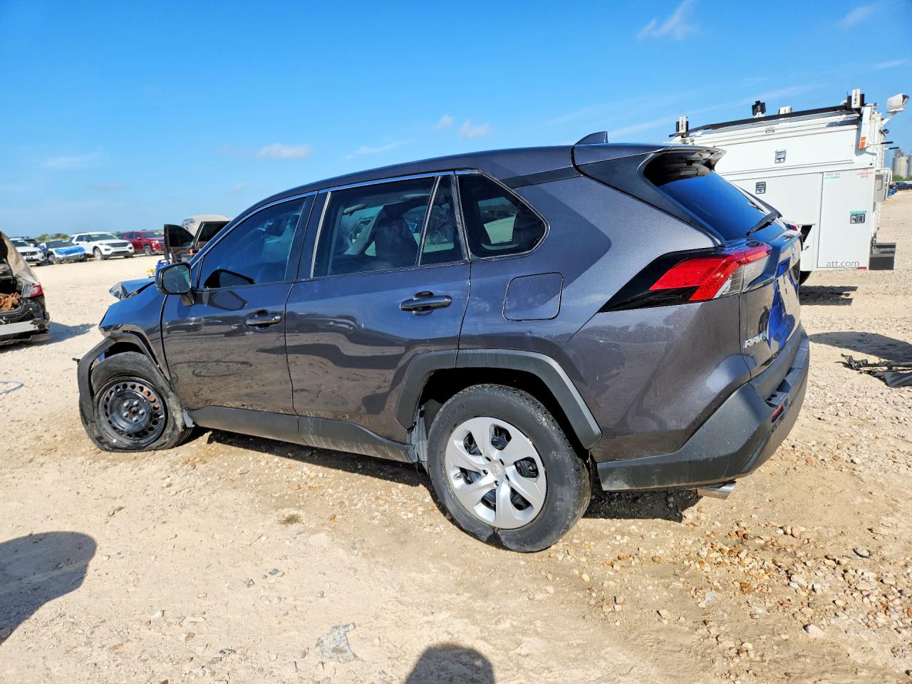 2024 TOYOTA RAV4 LE — снимка 2