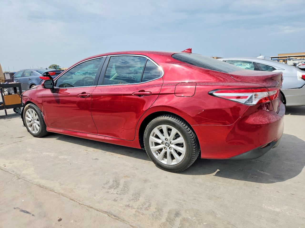 2019 TOYOTA CAMRY LE — снимка 2