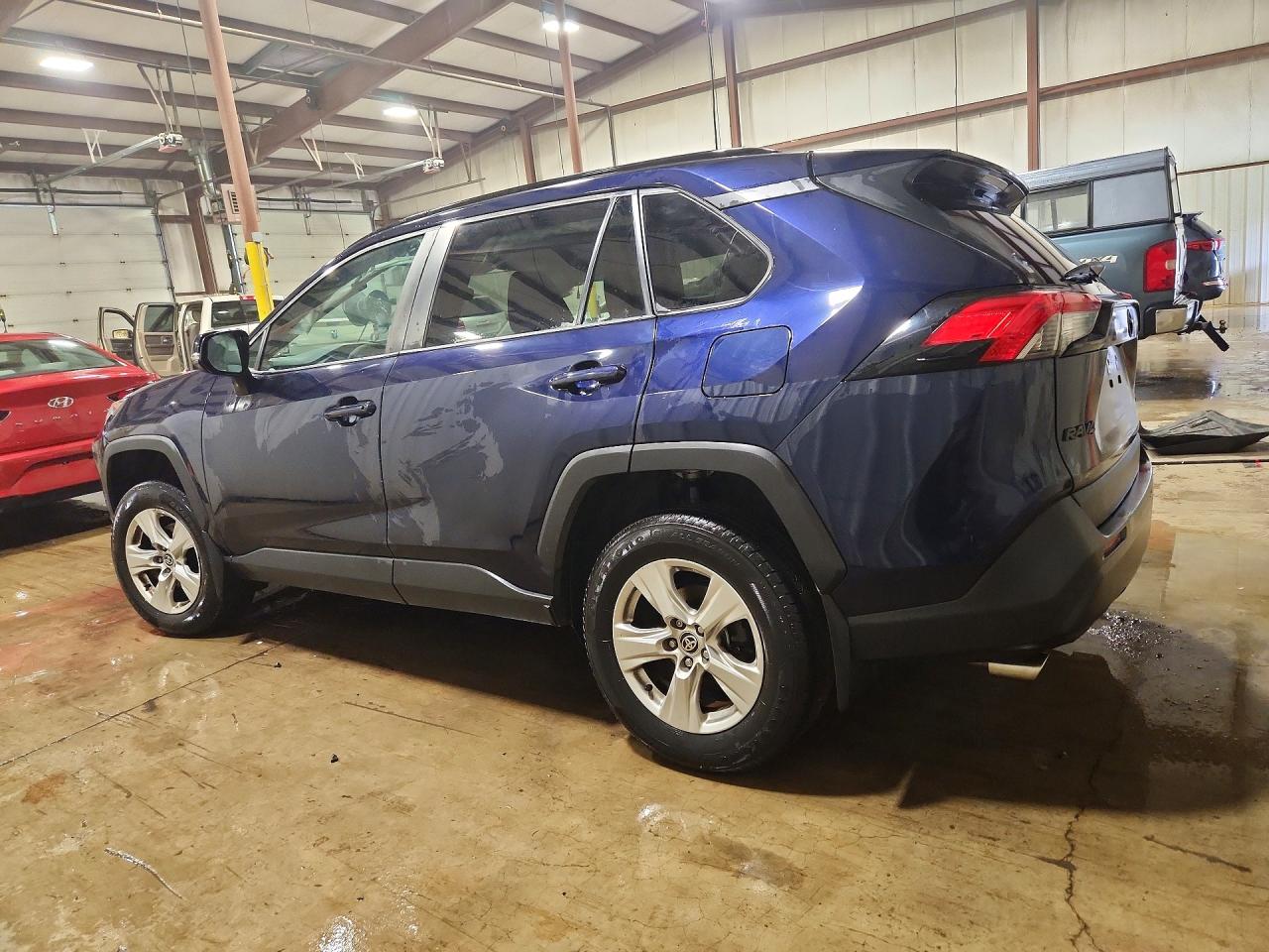2021 TOYOTA RAV4 XLE — снимка 2
