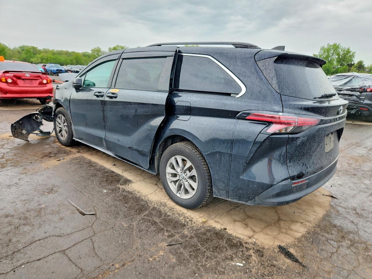 2022 TOYOTA SIENNA LE — снимка 2