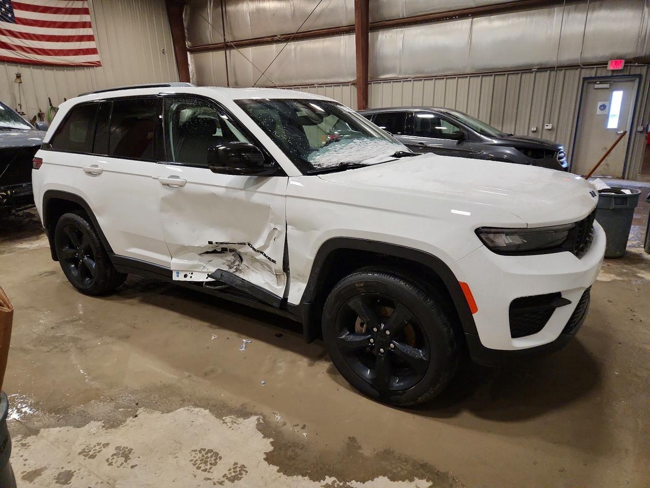 2023 JEEP GRAND CHEROKEE LAREDO — снимка 4