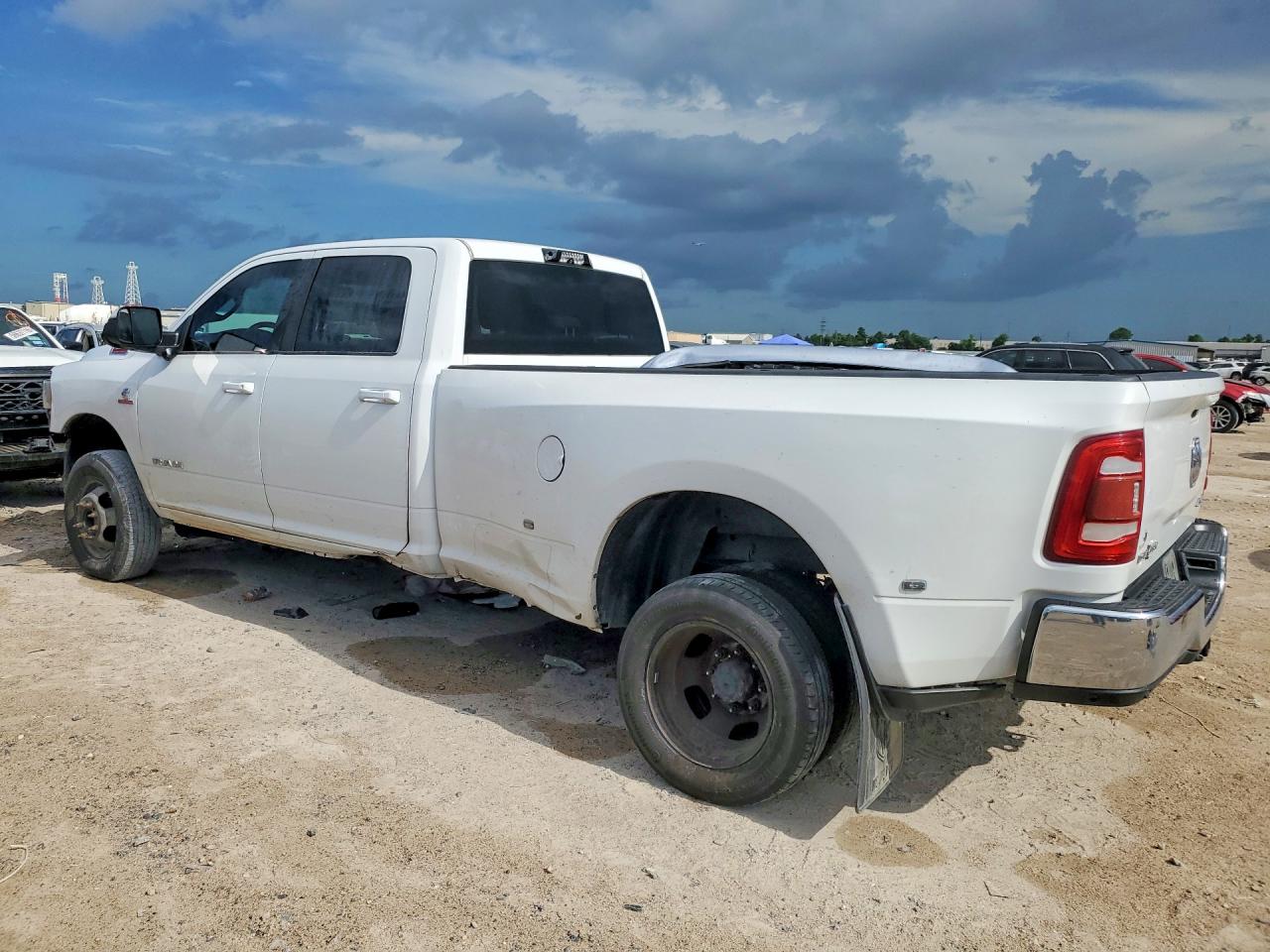 2021 RAM 3500 BIG HORN — снимка 2