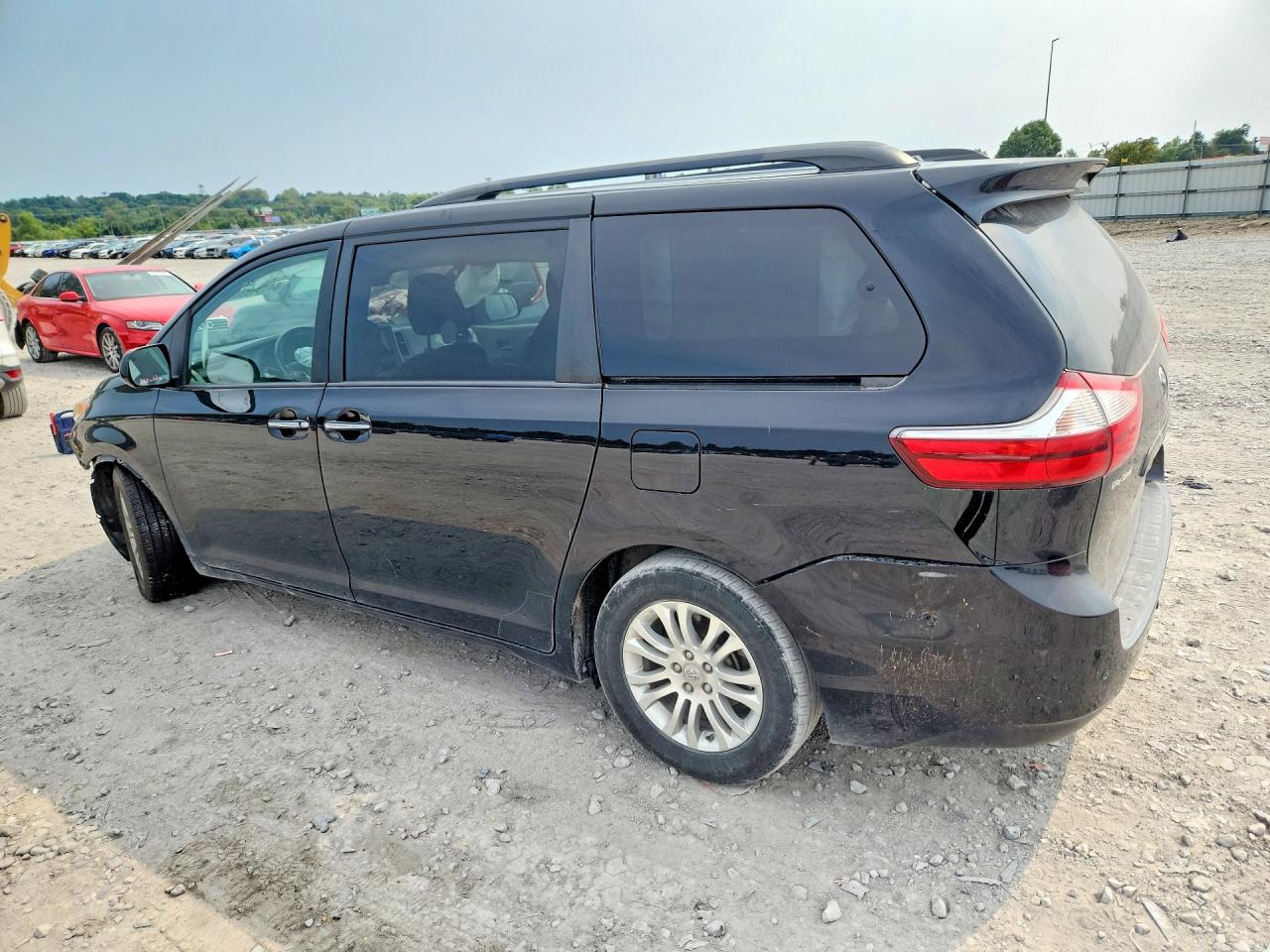 2016 TOYOTA SIENNA XLE PREMIUM 8-PASSENGER — снимка 2