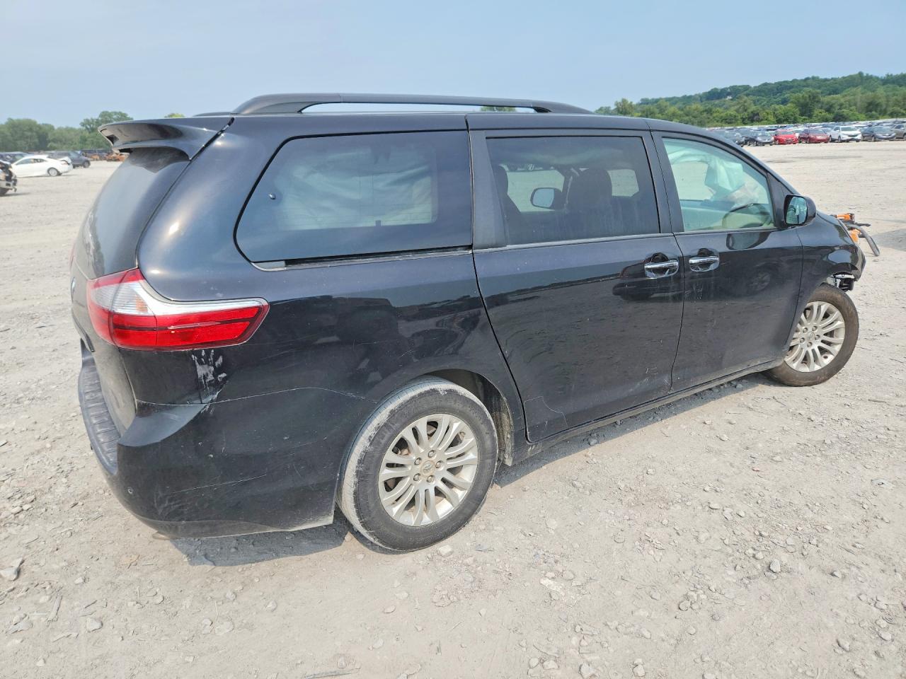 2016 TOYOTA SIENNA XLE PREMIUM 8-PASSENGER — снимка 3