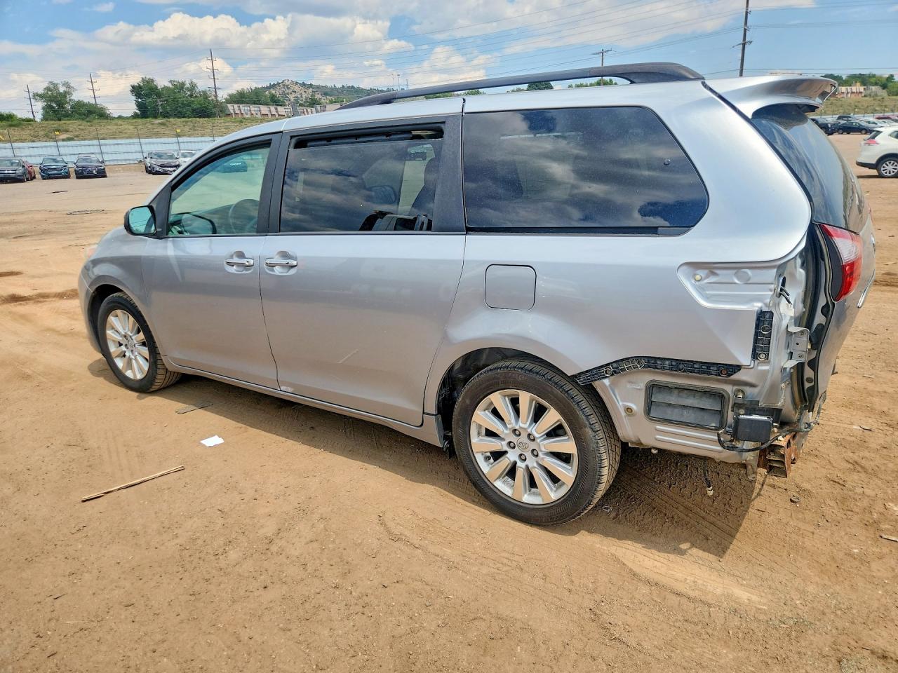 2015 TOYOTA SIENNA XLE PREMIUM 7-PASSENGER — снимка 2