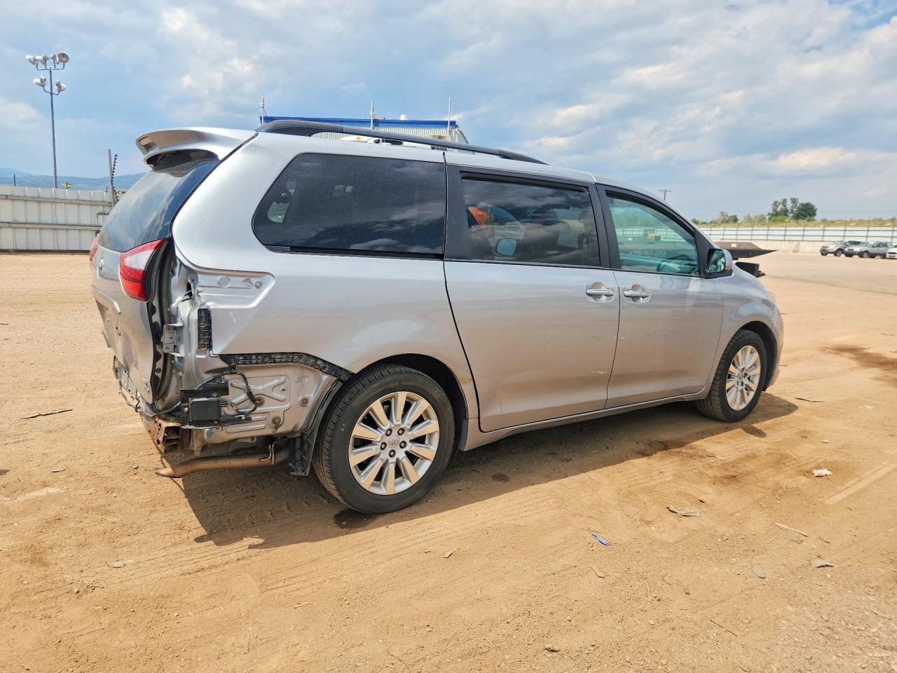 2015 TOYOTA SIENNA XLE PREMIUM 7-PASSENGER — снимка 3