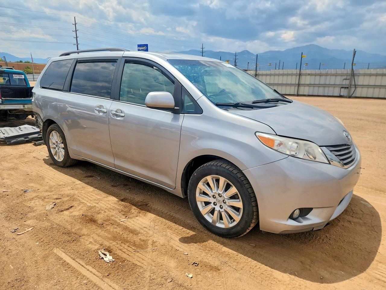 2015 TOYOTA SIENNA XLE PREMIUM 7-PASSENGER — снимка 4