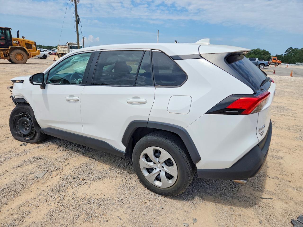 2024 TOYOTA RAV4 LE — снимка 2