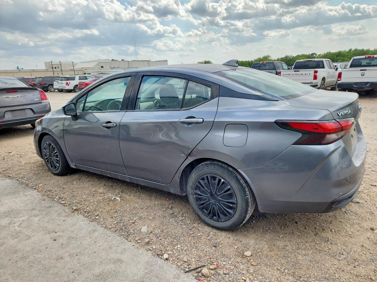 2020 NISSAN VERSA SV — снимка 2