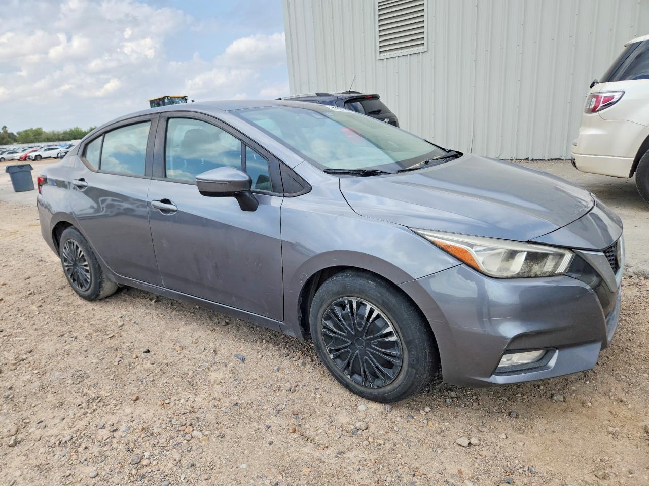 2020 NISSAN VERSA SV — снимка 4