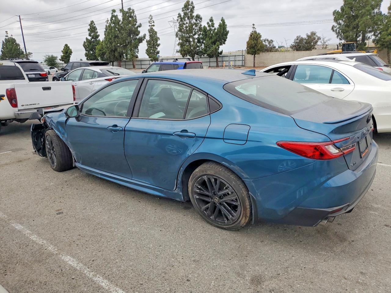 2026 TOYOTA CAMRY SE — снимка 2