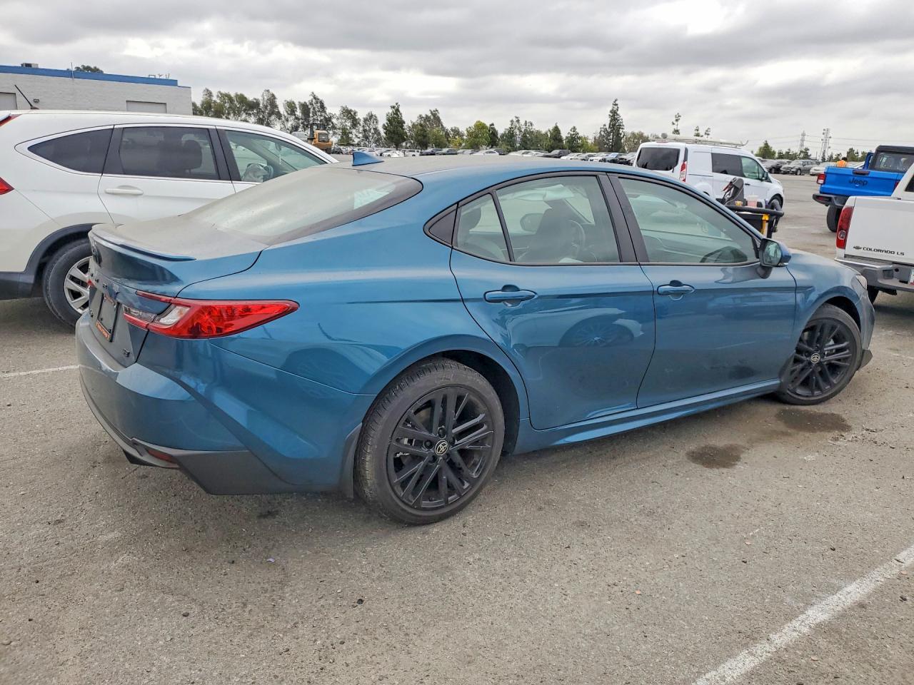 2026 TOYOTA CAMRY SE — снимка 3