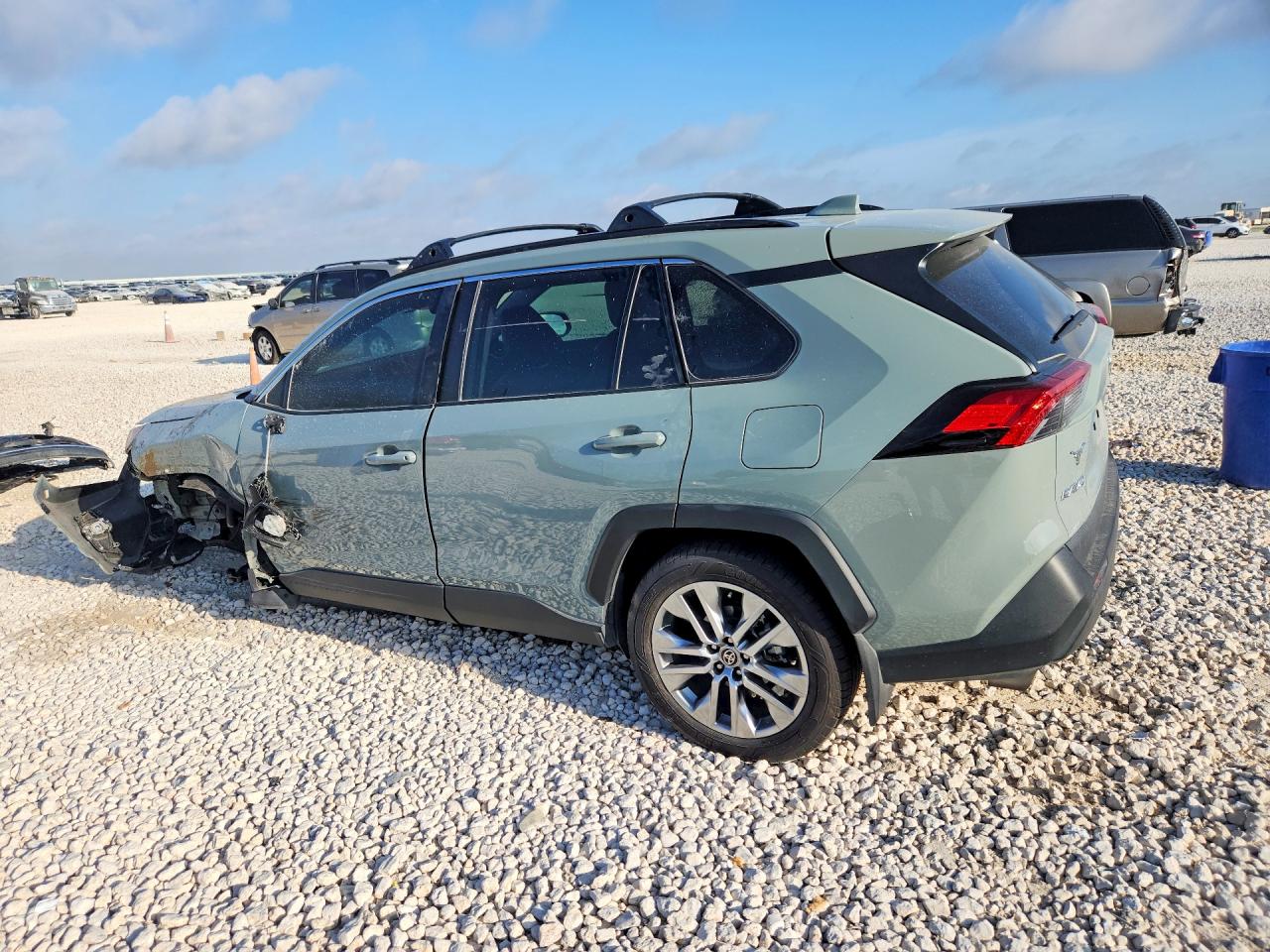 2023 TOYOTA RAV4 XLE PREMIUM — снимка 2