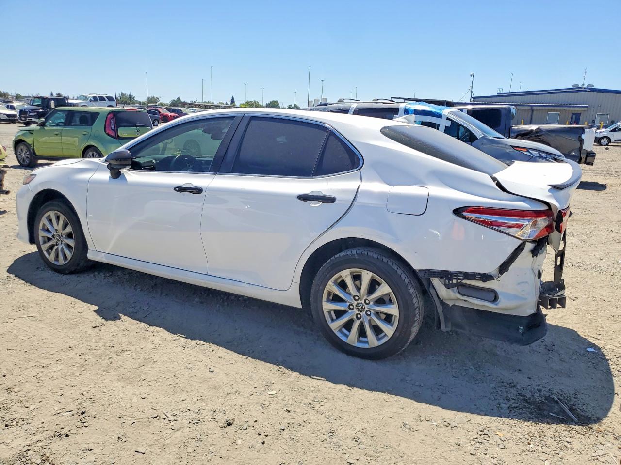 2019 TOYOTA CAMRY LE — снимка 2