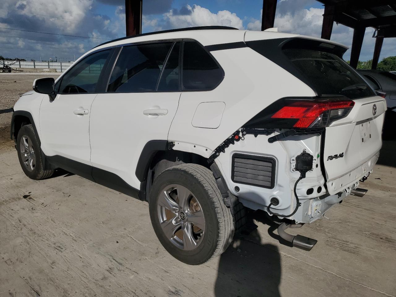 2024 TOYOTA RAV4 XLE — снимка 2