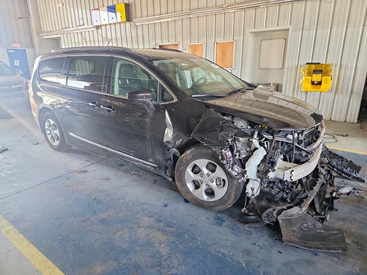2018 CHRYSLER PACIFICA HYBRID TOURING L — снимка 4