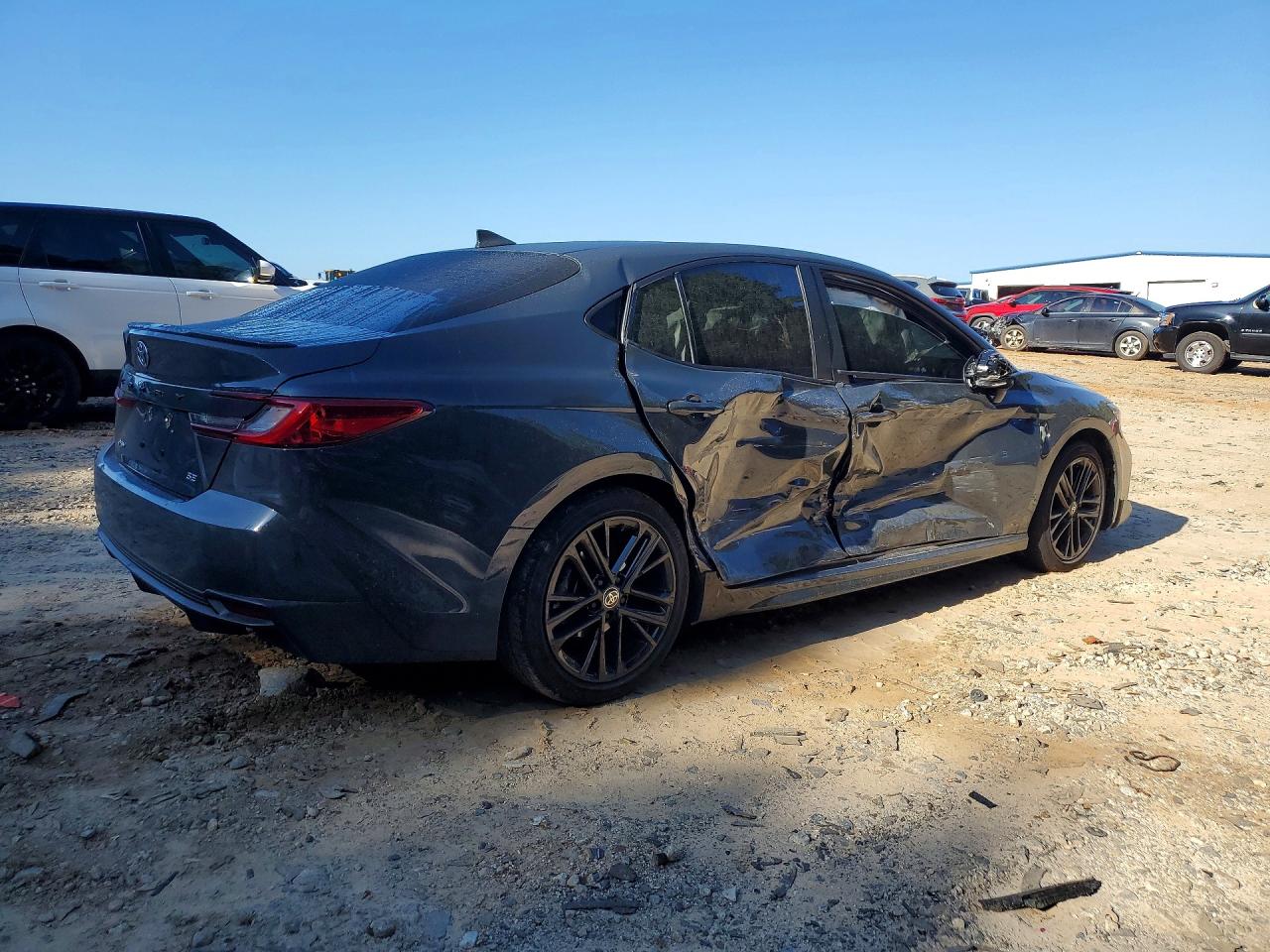 2025 TOYOTA CAMRY SE — снимка 3