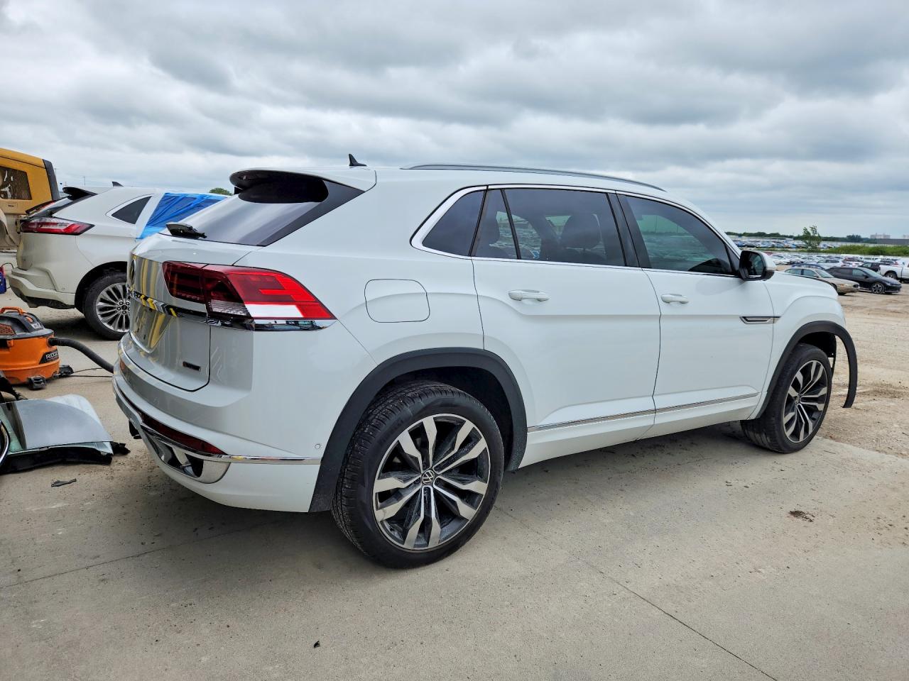 2020 VOLKSWAGEN ATLAS CROSS SPORT SEL PREMIUM R-LINE — снимка 3