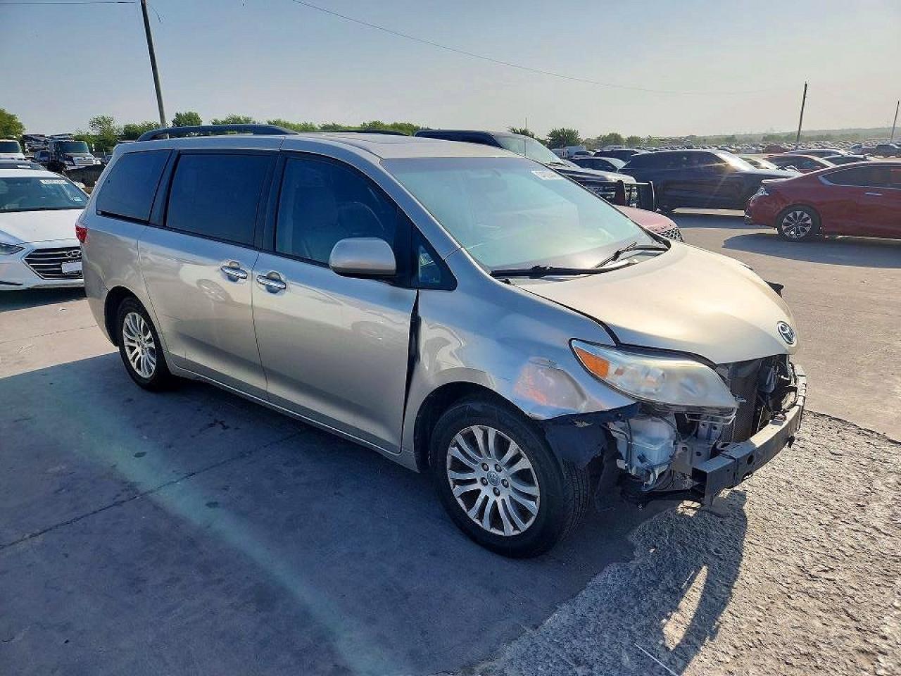 2016 TOYOTA SIENNA XLE 8-PASSENGER — снимка 4