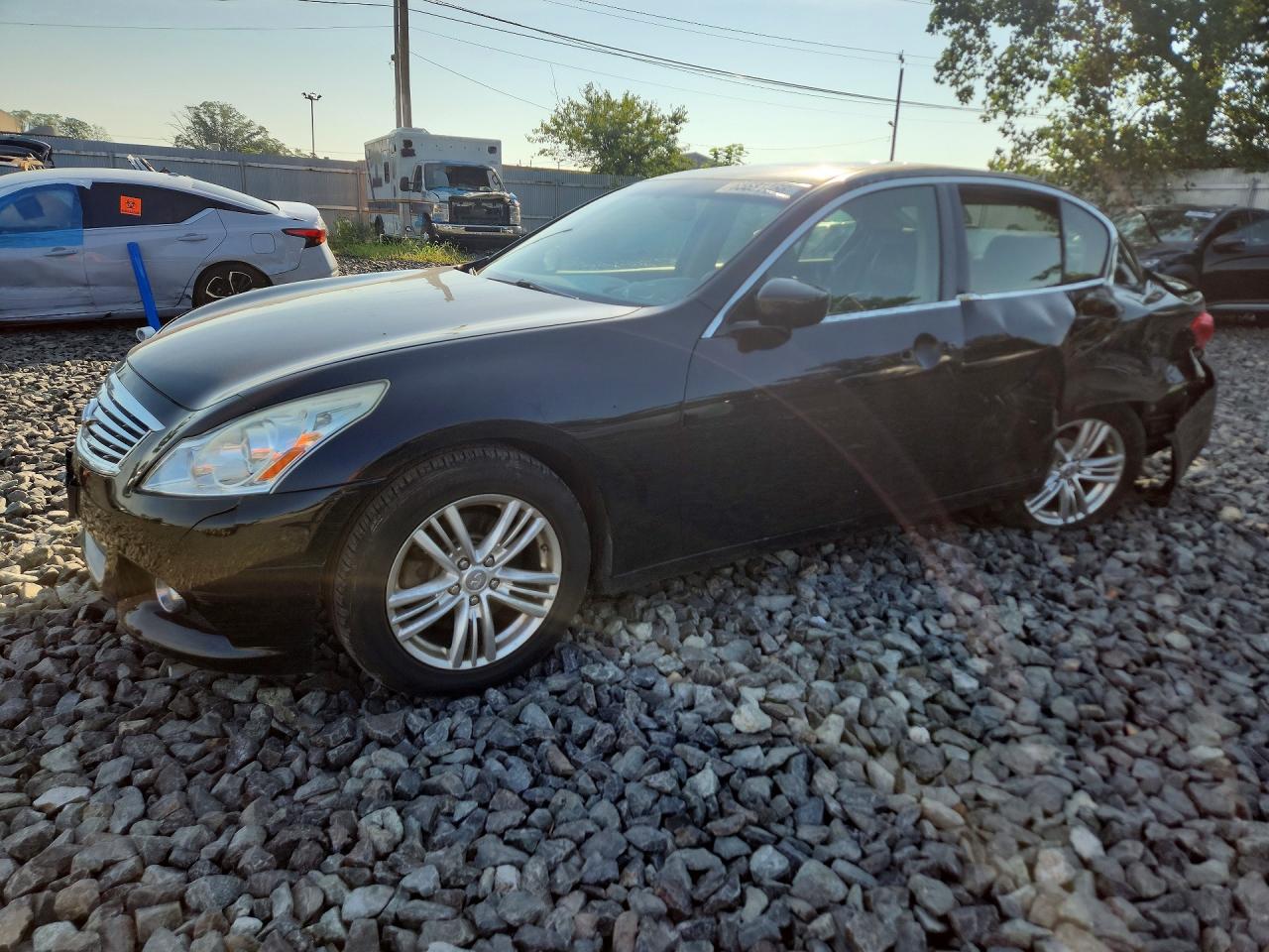 2015 INFINITI Q40 BASE