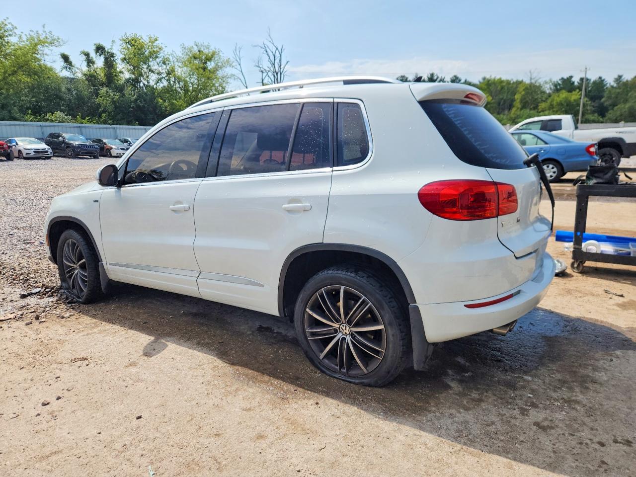2015 VOLKSWAGEN TIGUAN S — снимка 2