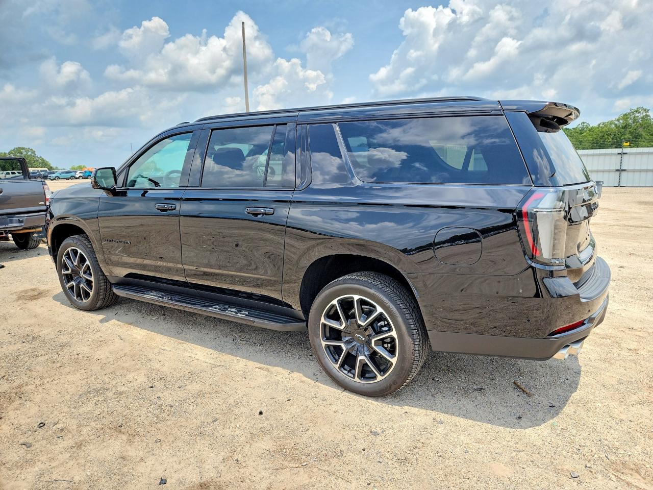 2026 CHEVROLET SUBURBAN K1500 RST — снимка 2