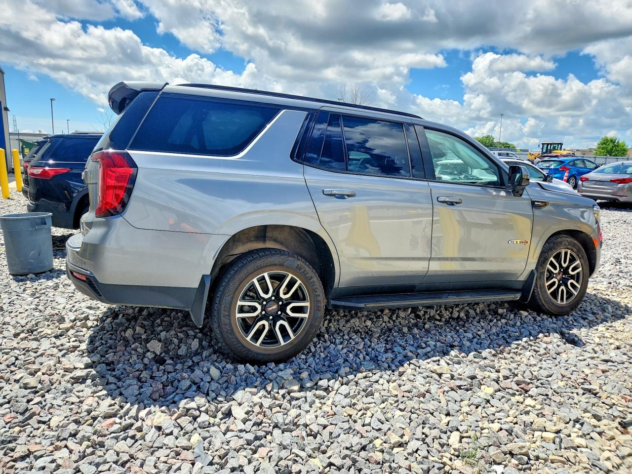2023 GMC YUKON AT4 — снимка 3