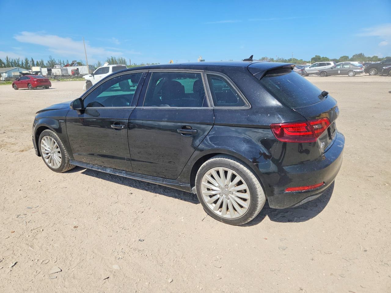 2016 AUDI A3 E-TRON PREMIUM — снимка 2