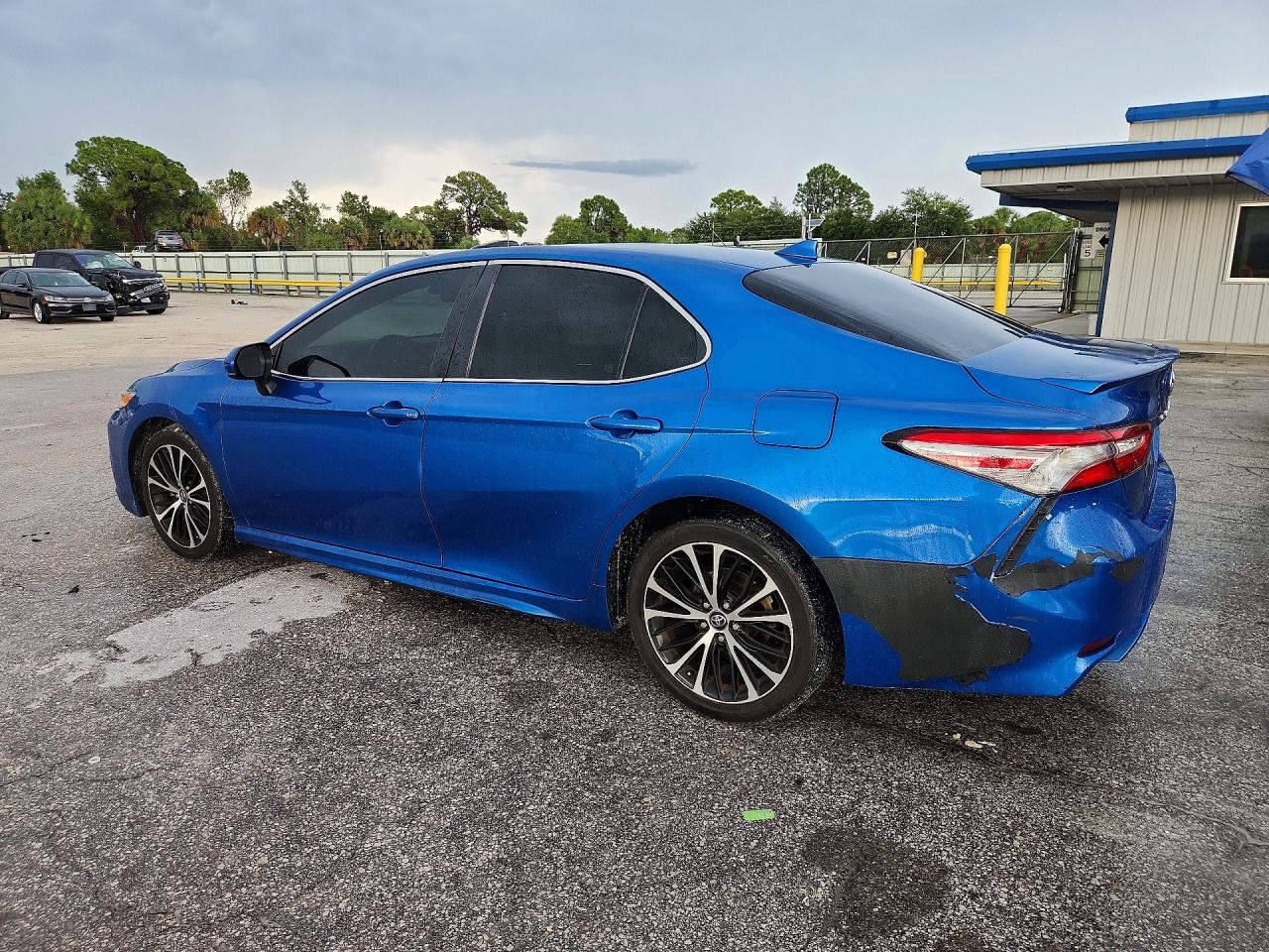 2019 TOYOTA CAMRY SE — снимка 2