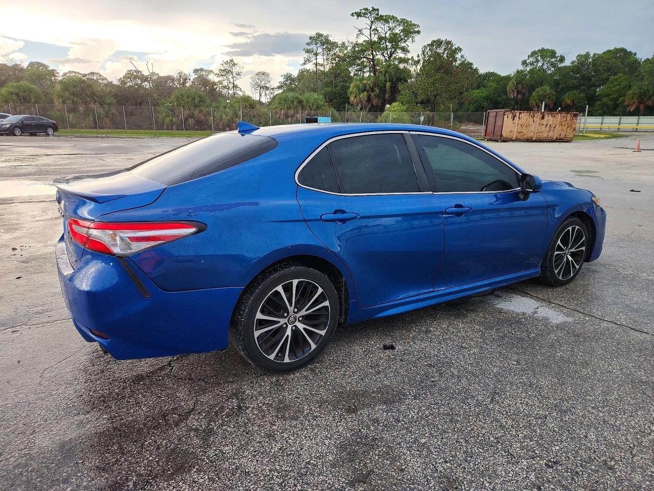 2019 TOYOTA CAMRY SE — снимка 3