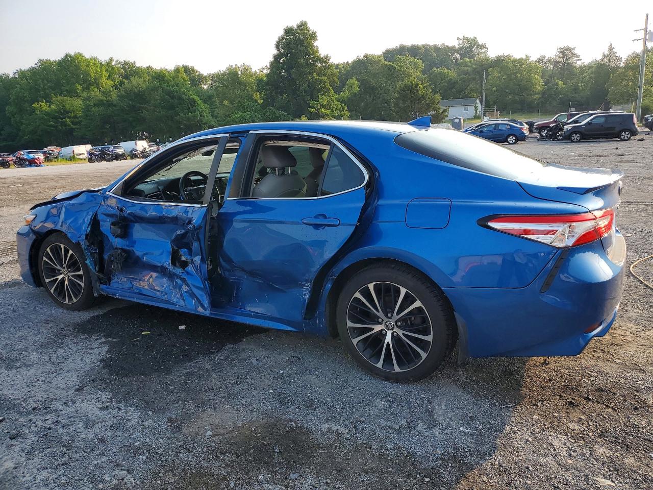 2020 TOYOTA CAMRY SE — снимка 2