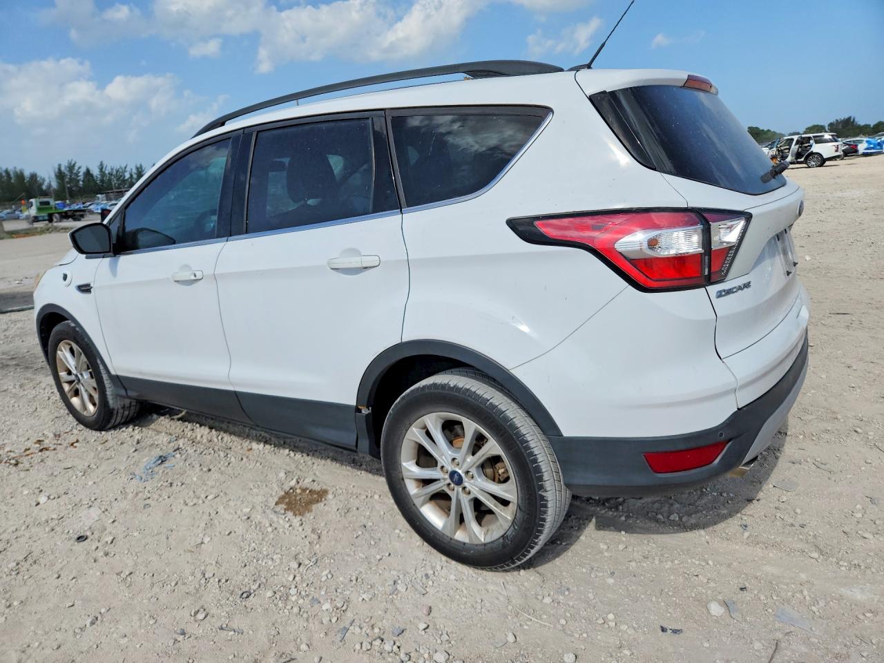 2017 FORD ESCAPE SE — снимка 2