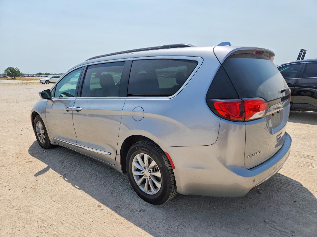 2017 CHRYSLER PACIFICA TOURING L — снимка 2