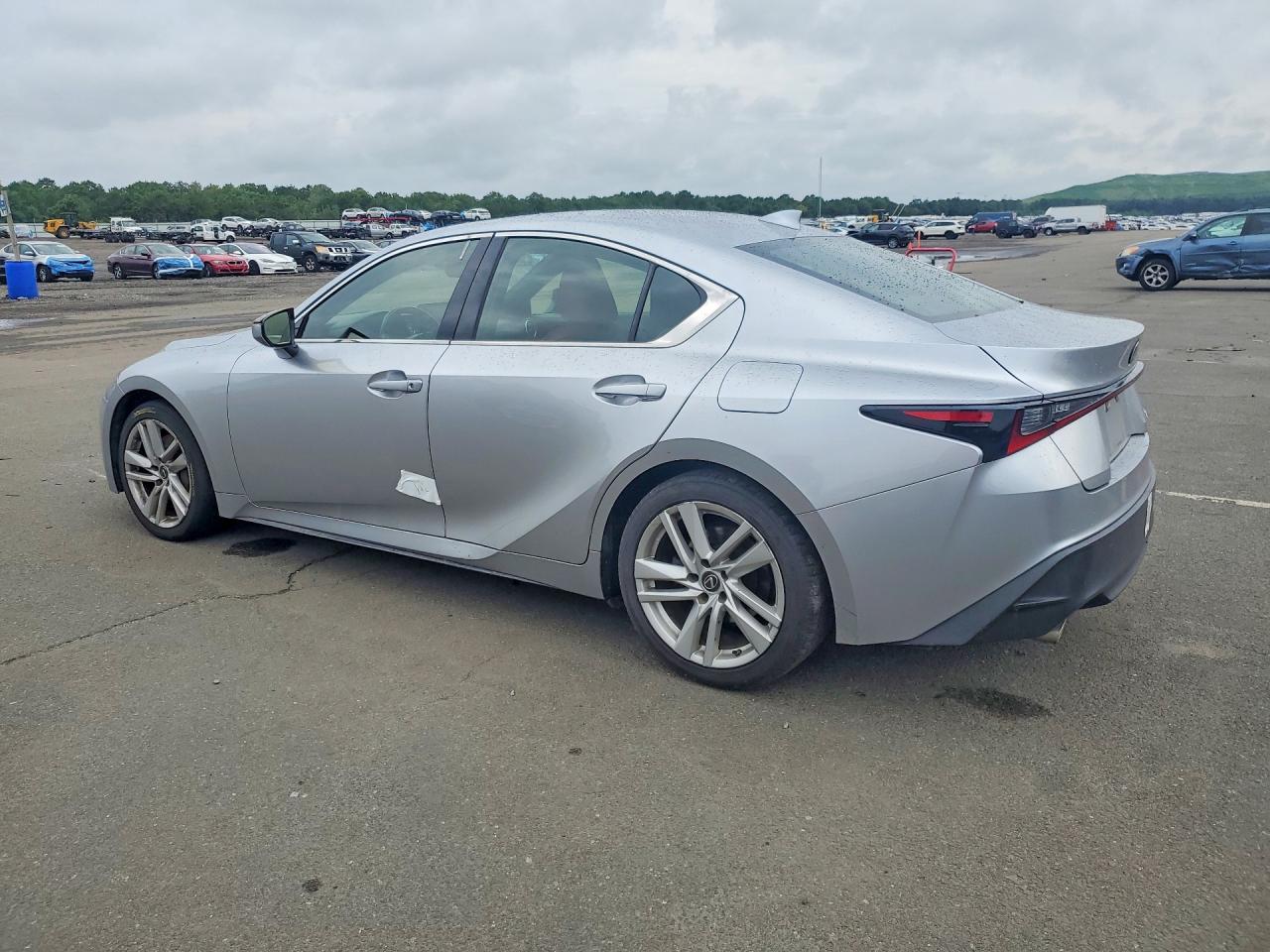 2021 LEXUS IS 300 — photo 2