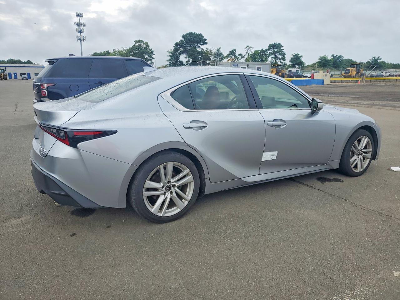 2021 LEXUS IS 300 — photo 3