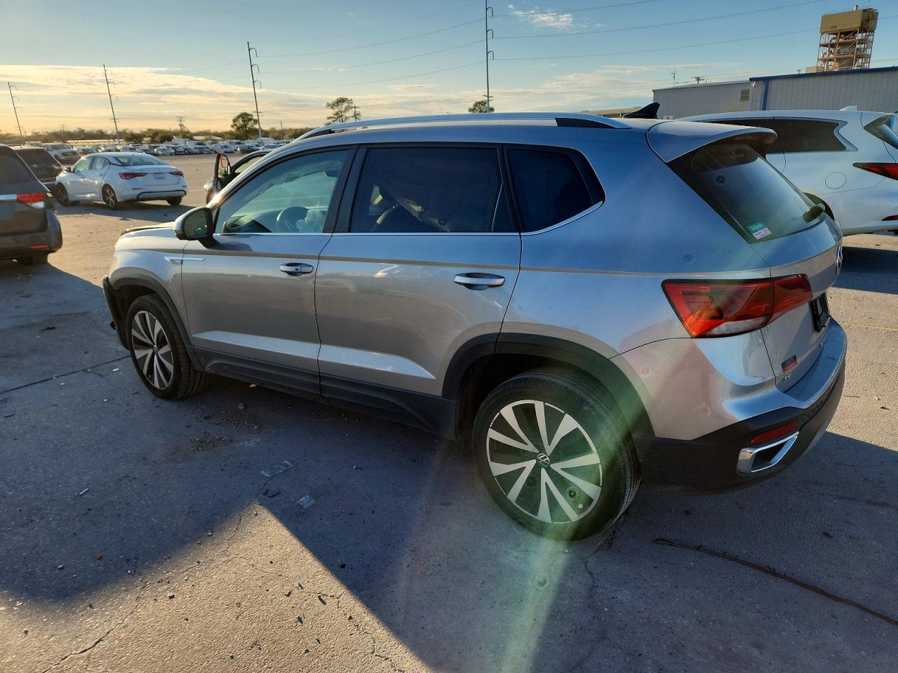 2022 VOLKSWAGEN TAOS SE — снимка 2