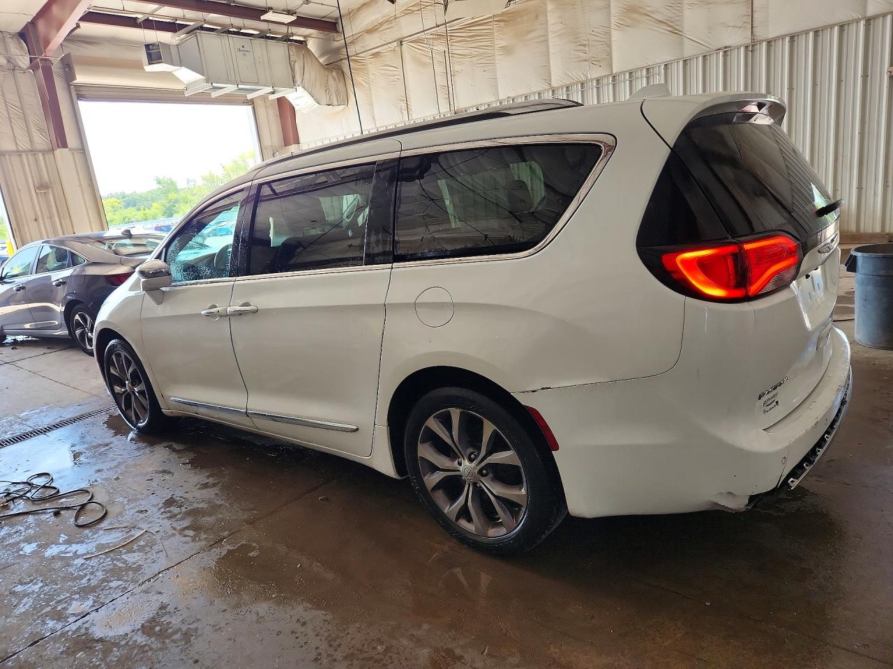 2018 CHRYSLER PACIFICA LIMITED — снимка 2