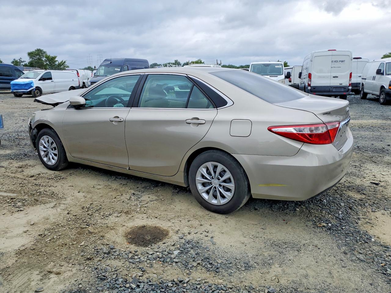 2015 TOYOTA CAMRY LE — снимка 2