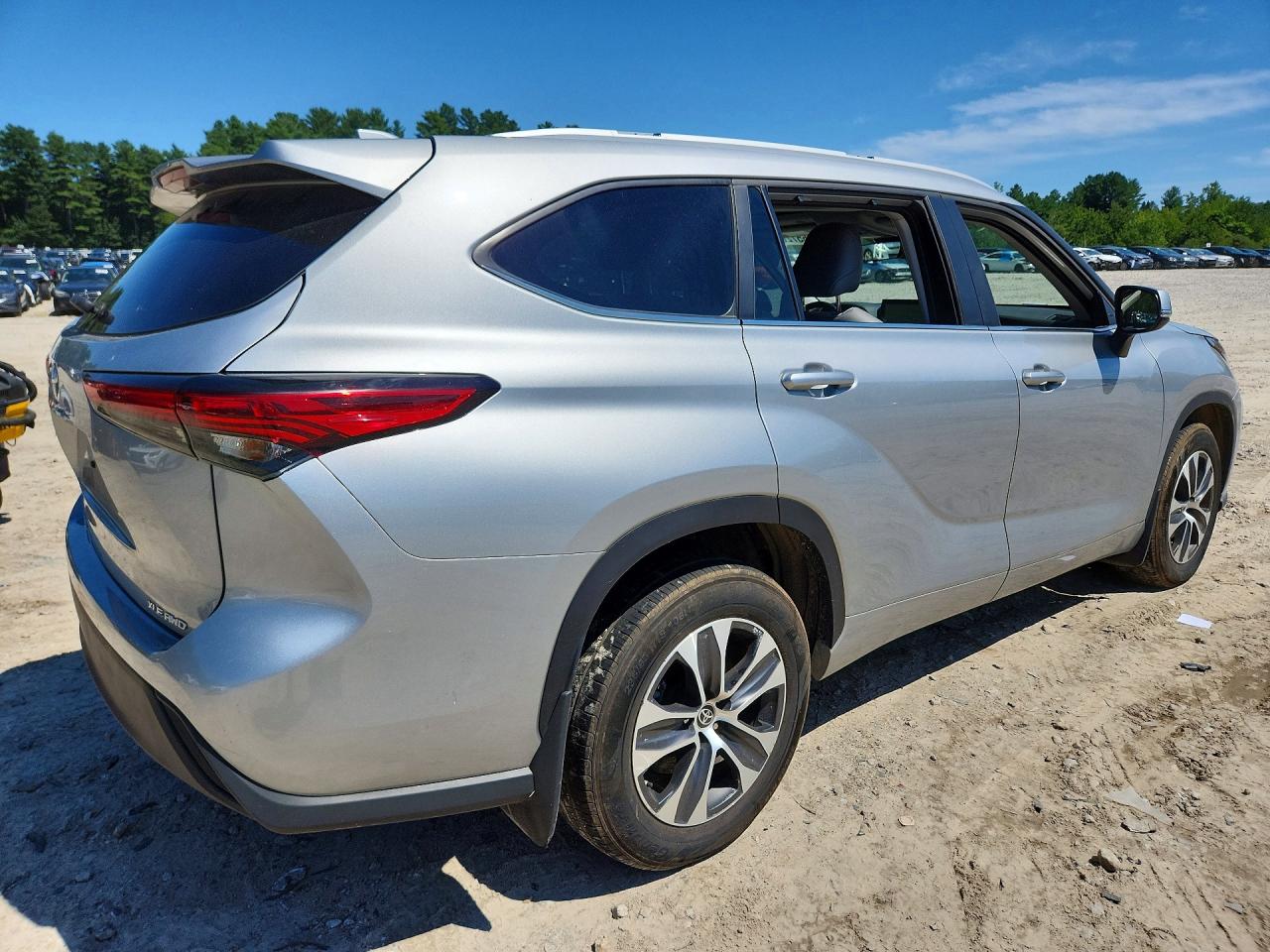 2023 TOYOTA HIGHLANDER XLE — снимка 3