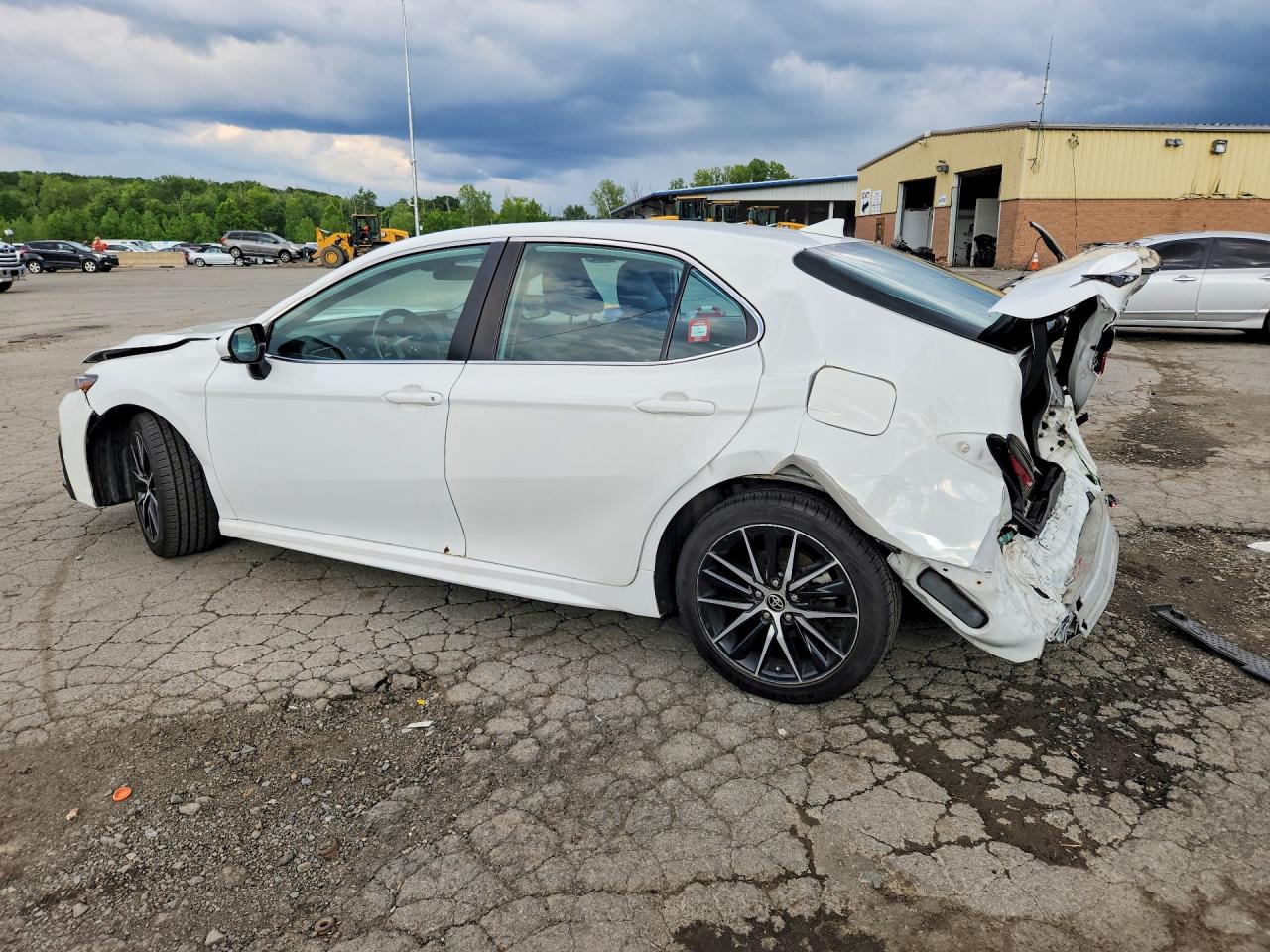 2021 TOYOTA CAMRY SE — снимка 2