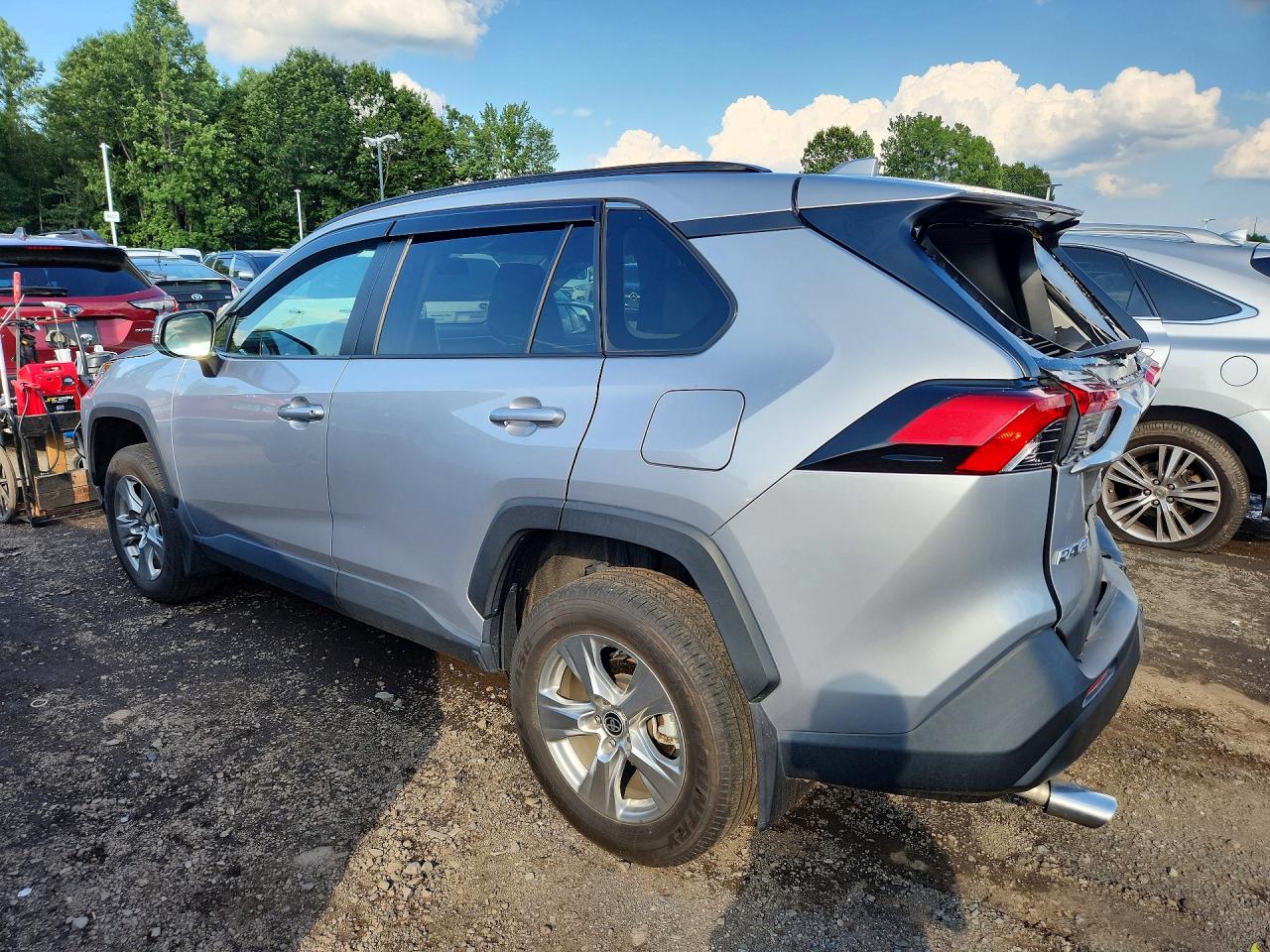 2024 TOYOTA RAV4 XLE — снимка 2
