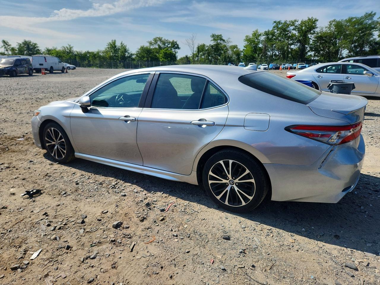 2019 TOYOTA CAMRY SE — снимка 2
