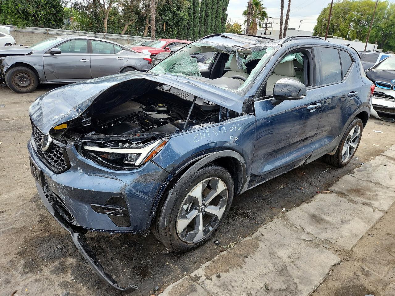 2026 VOLVO XC40 PLUS