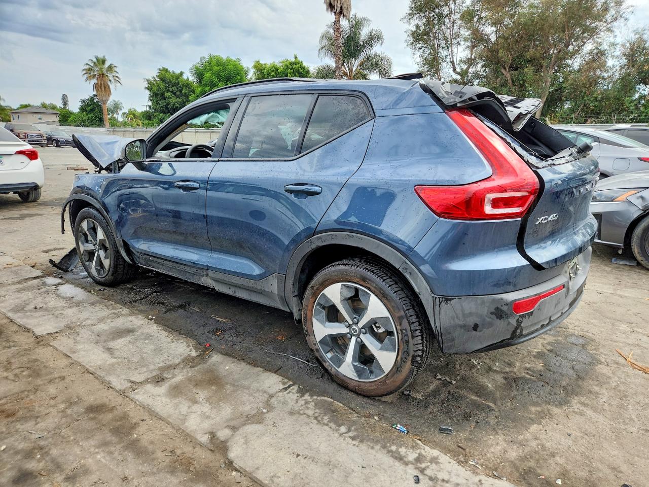 2026 VOLVO XC40 PLUS — снимка 2