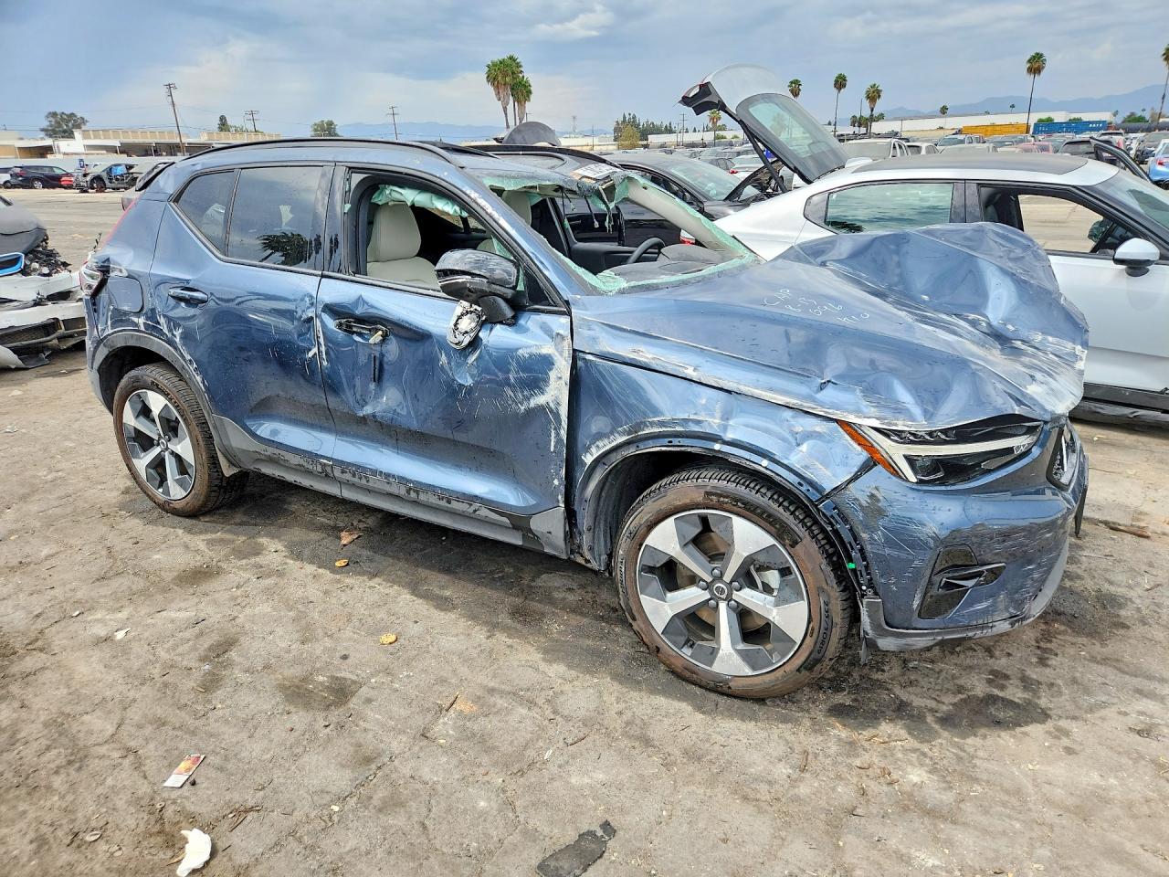 2026 VOLVO XC40 PLUS — снимка 4